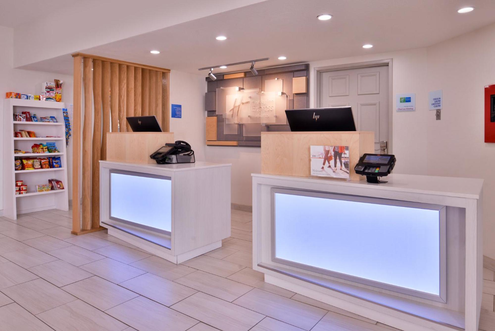 Holiday Inn Express Hotel & Suites Farmington By Ihg Bagian luar foto