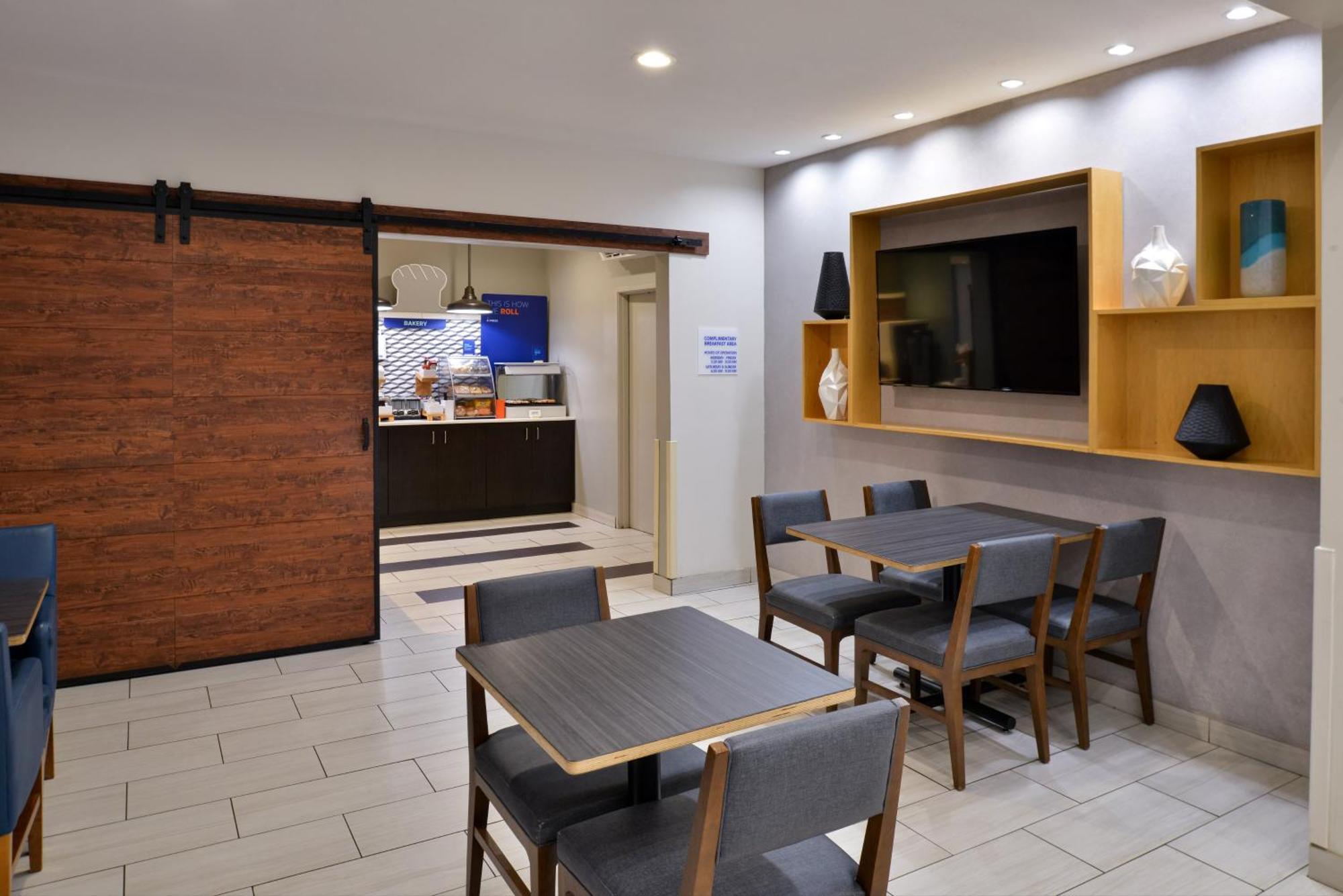 Holiday Inn Express Hotel & Suites Farmington By Ihg Bagian luar foto