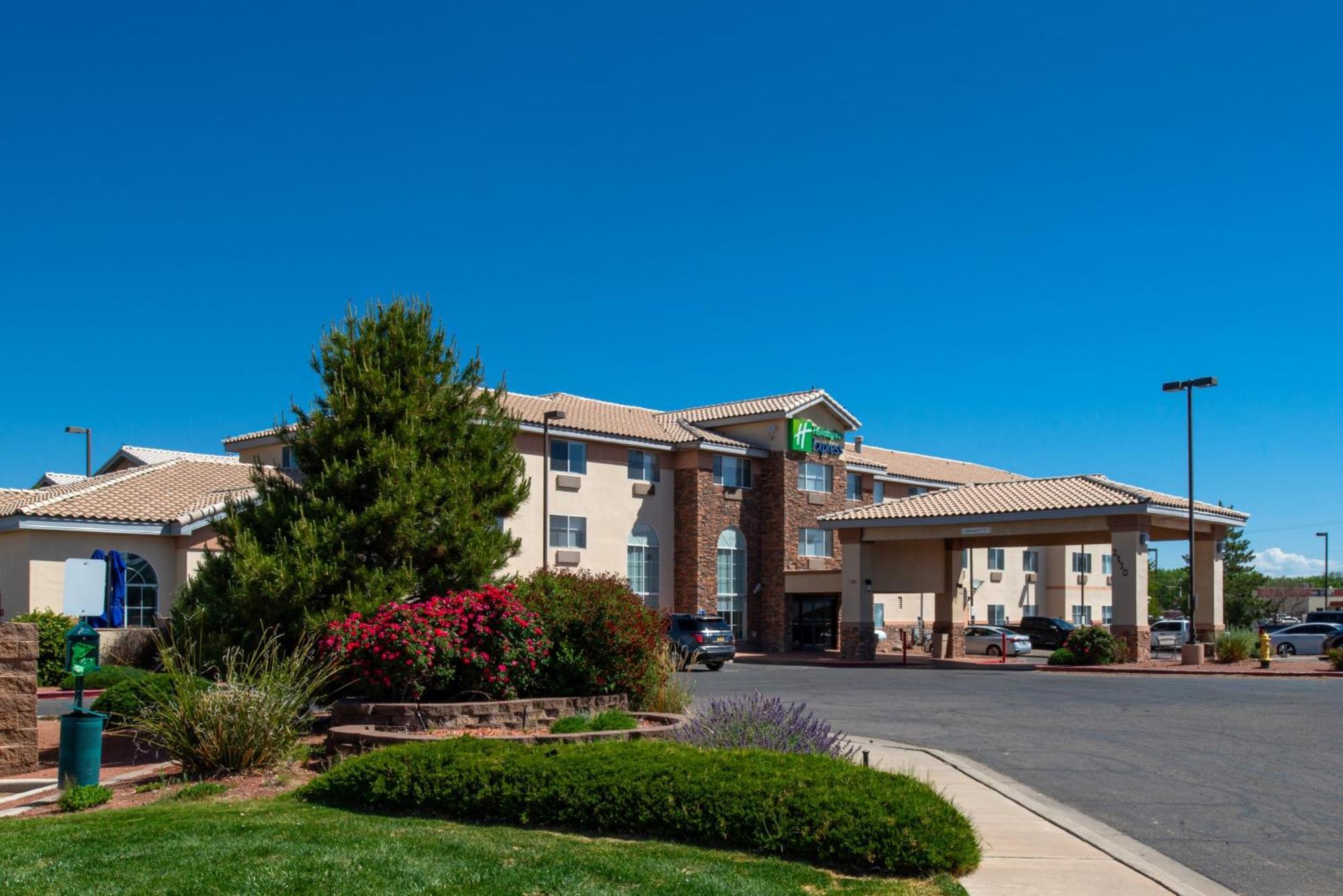 Holiday Inn Express Hotel & Suites Farmington By Ihg Bagian luar foto