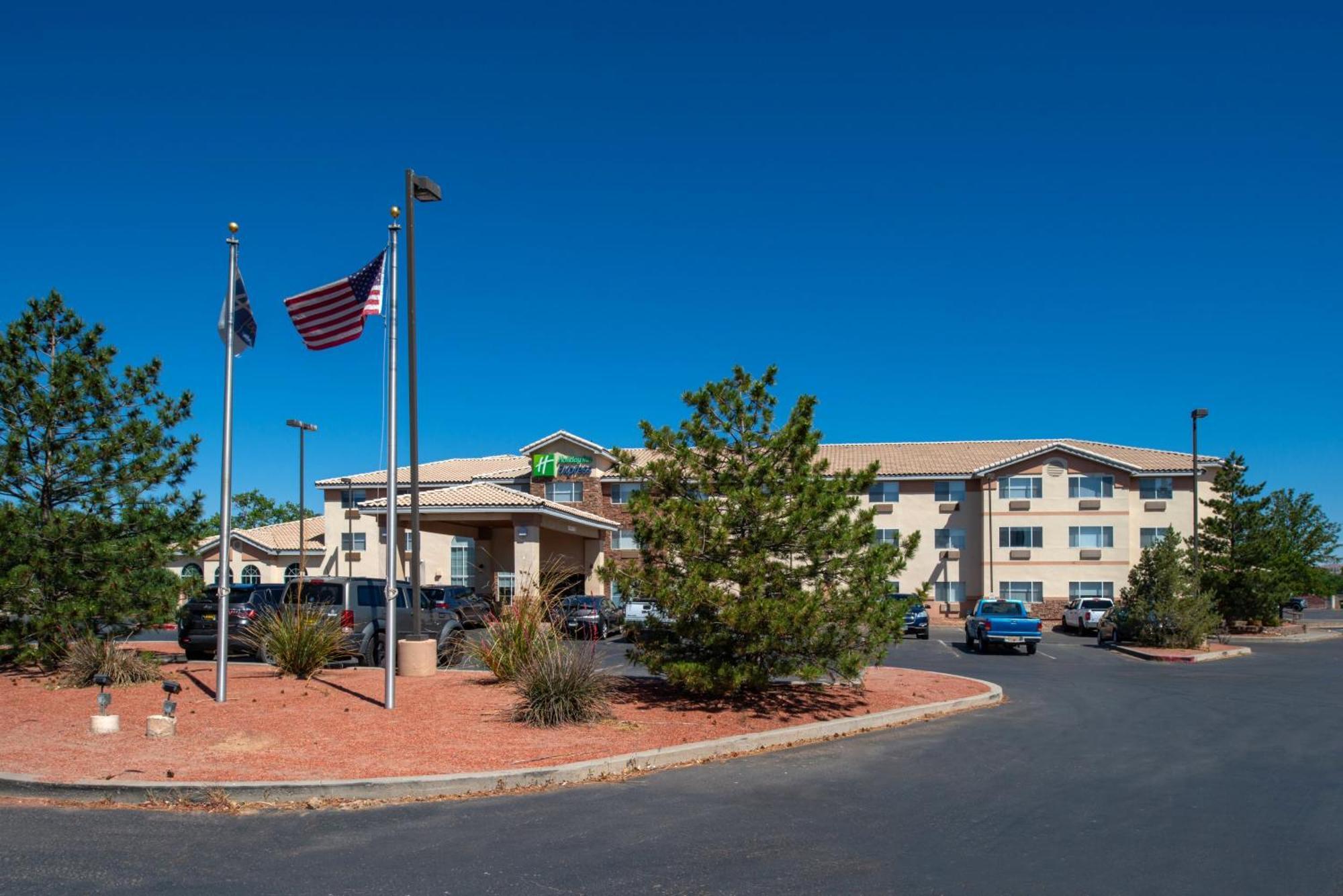 Holiday Inn Express Hotel & Suites Farmington By Ihg Bagian luar foto