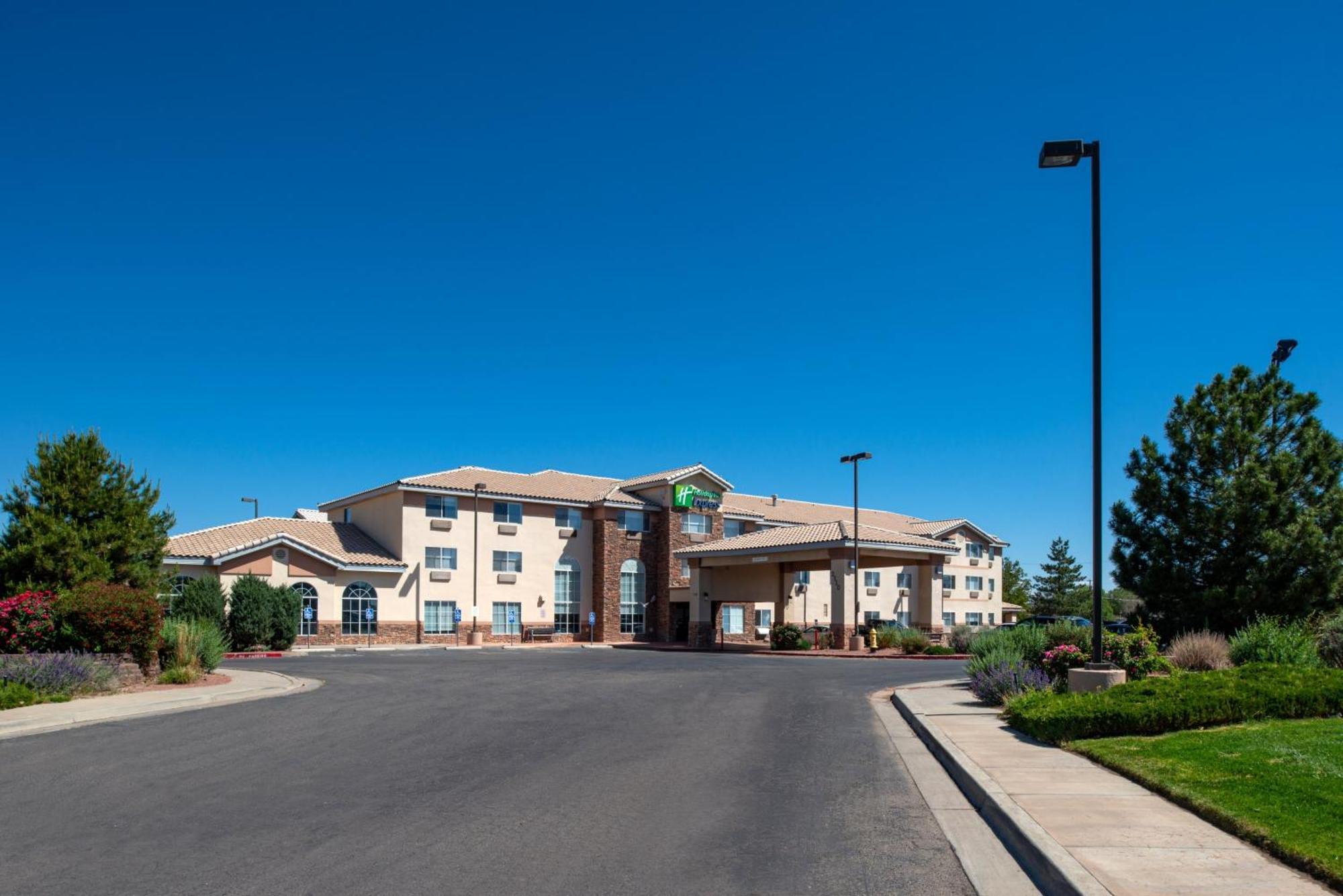 Holiday Inn Express Hotel & Suites Farmington By Ihg Bagian luar foto