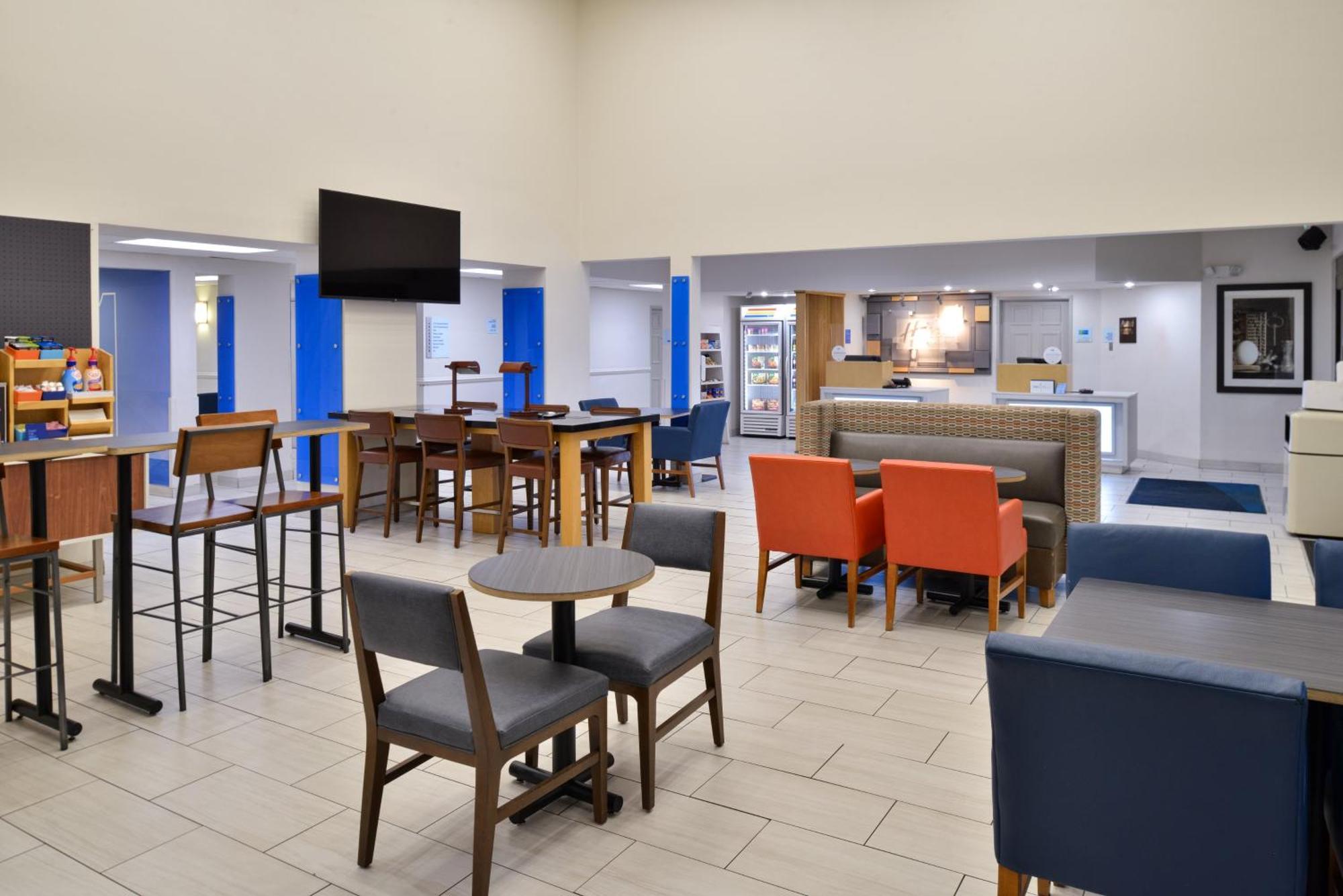 Holiday Inn Express Hotel & Suites Farmington By Ihg Bagian luar foto