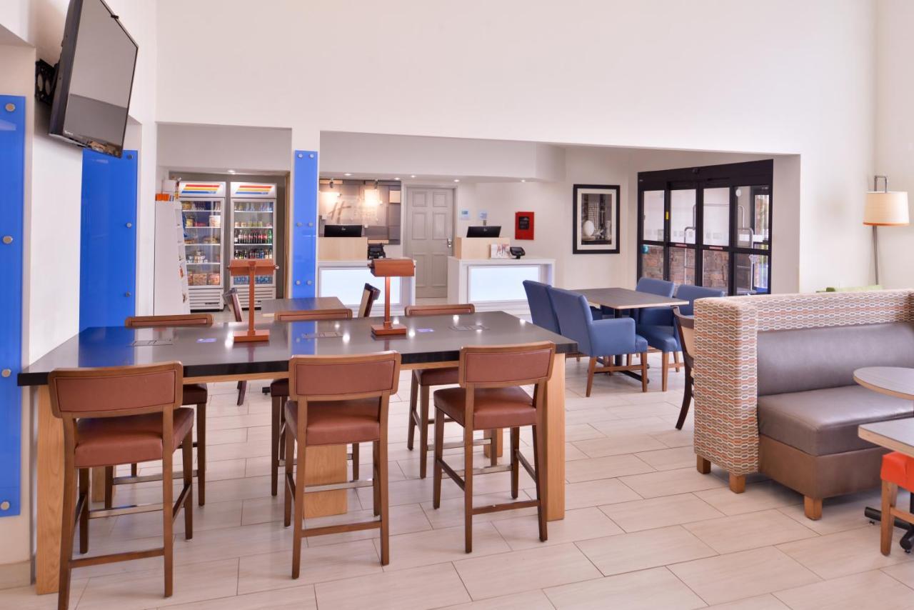 Holiday Inn Express Hotel & Suites Farmington By Ihg Bagian luar foto
