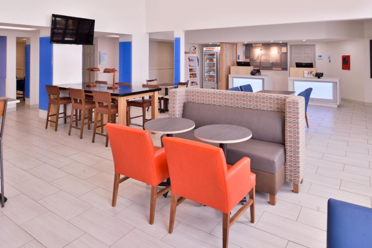 Holiday Inn Express Hotel & Suites Farmington By Ihg Bagian luar foto